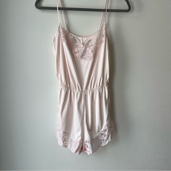 Vintage Pale Pink Lace Romper Teddy | Coquette Lingerie Sleepwear Small feminine - Picture 1 of 10